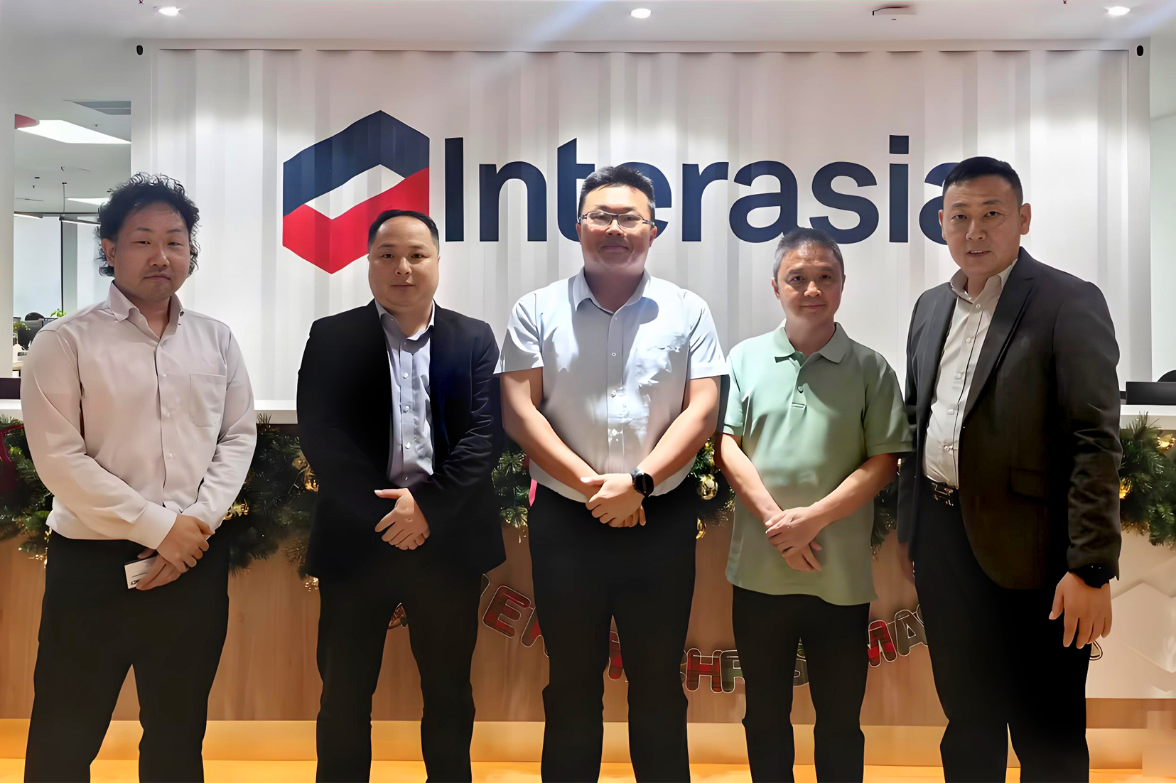 Mr. Zhang from Vietnam Branch and Mr.Chen from Dongguan Branch visited IAL in Vietnam