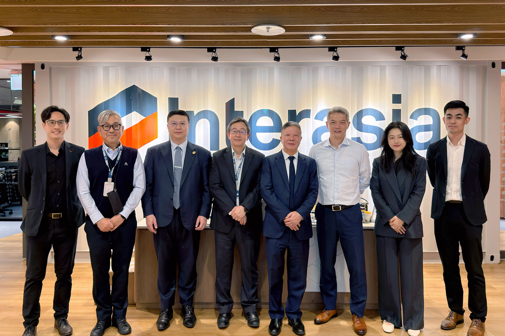 Senior managements of the Shining Ocean Logistics Group visited IAL in Taiwan.